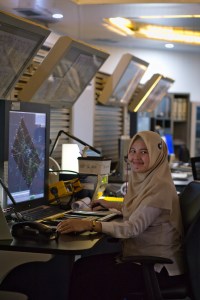 Woman in hijab using desktop computer – Conversa Corps